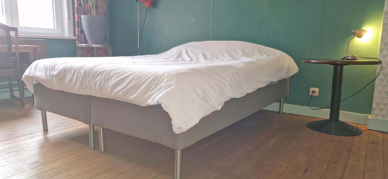 Vakantiewoning In Mol Centrum Met Eigen Bar "Casacuriosa" ภายนอก รูปภาพ